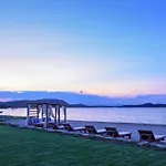 Beachfront Natalia With Two Private Pools * 보우르보우로우