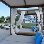 Beachfront Natalia With Two Private Pools * 보우르보우로우