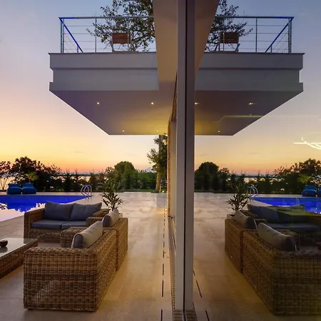 Beachfront Natalia With Two Private Pools Vourvourou