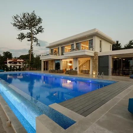 Villa Beachfront Natalia With Two Private Pools *