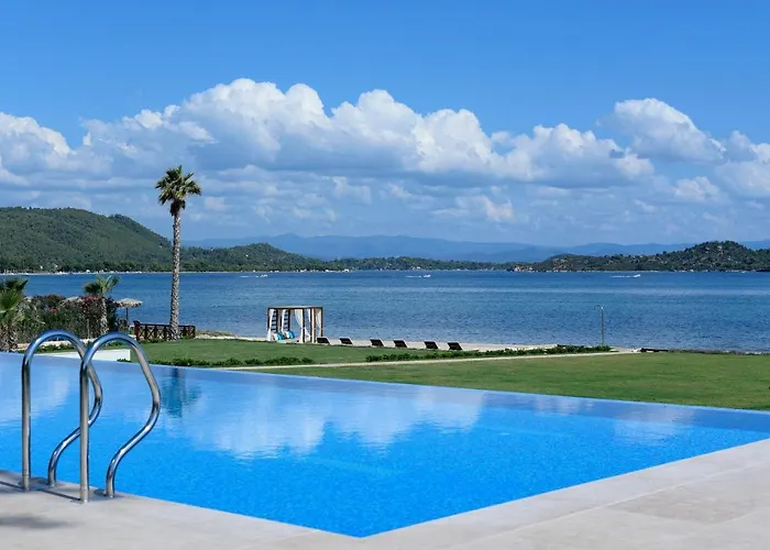 Villa Beachfront Natalia With Two Private Pools *