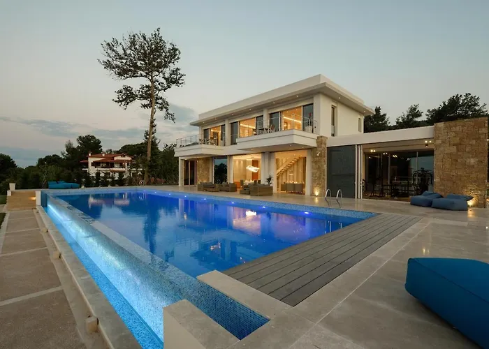 Villa Beachfront Natalia With Two Private Pools *